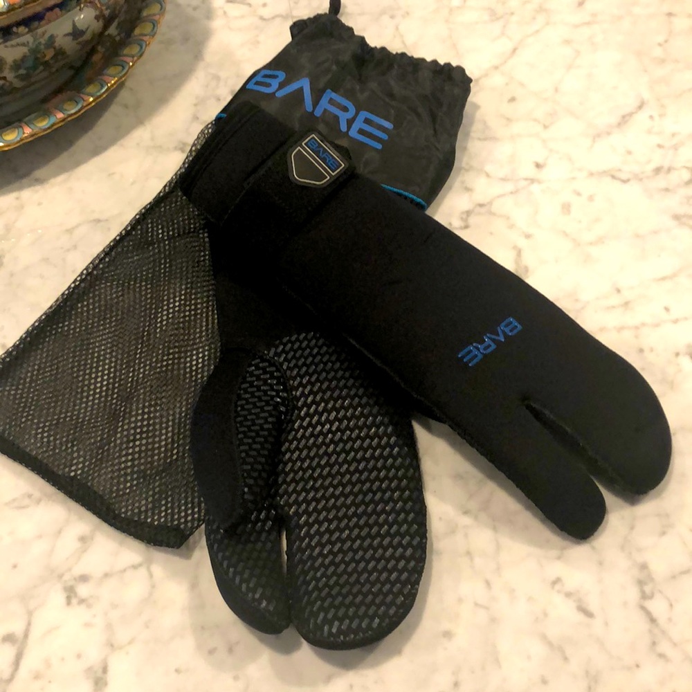 Diving gloves
